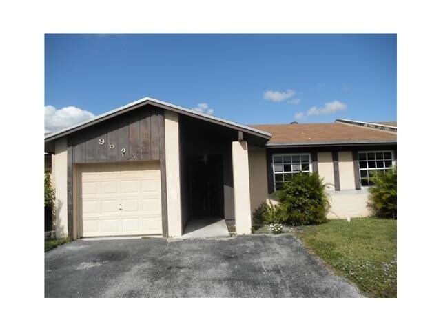 Primary Photo - 9521 W Fern Ln
