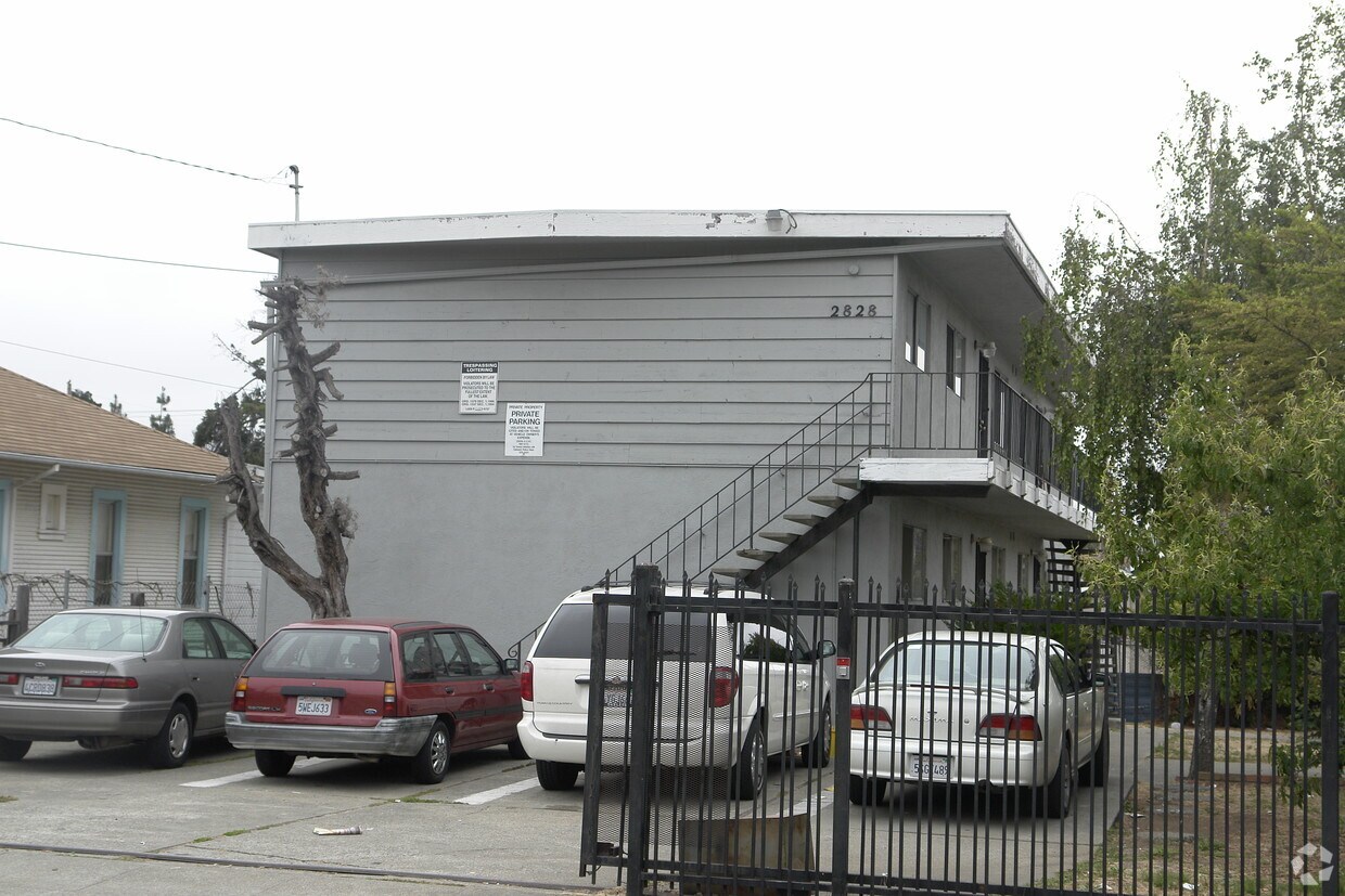 Foto del edificio - 2828 22nd Ave