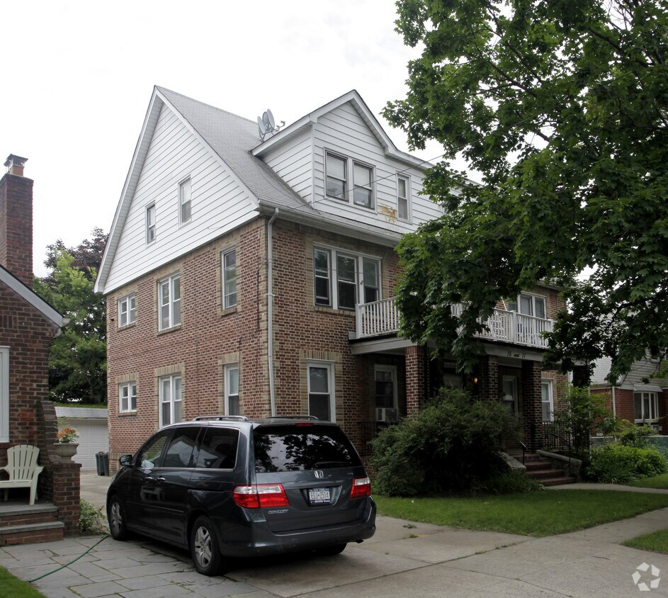 Building Photo - 11-15 Whitney Ave