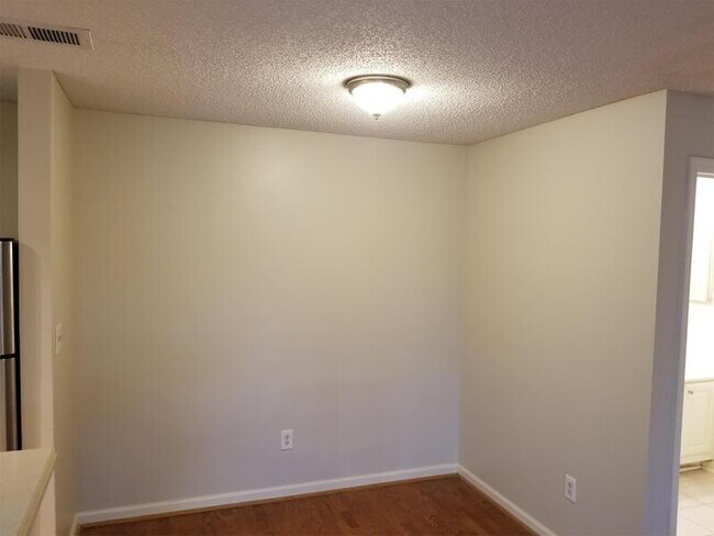 Foto del edificio - 507 Granville Ct