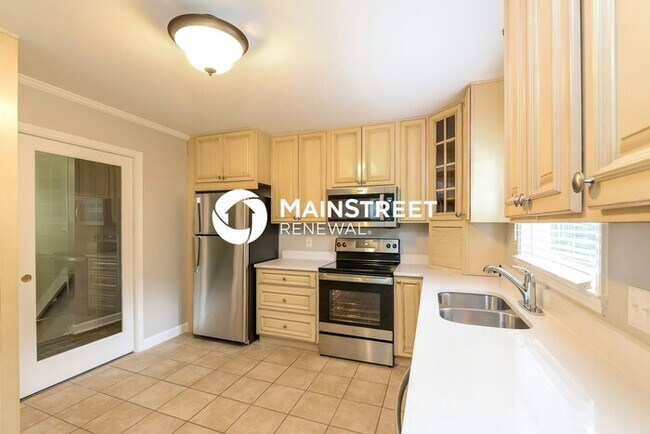 Foto del edificio - 3 Bedroom Pet-Friendly Home in CLEMMONS, NC with Main Street Renewal