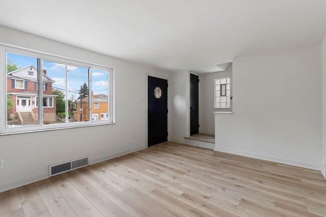 Building Photo - READY FOR MOVE IN! Fully RENOVATED 2-bedroom in Carrick!