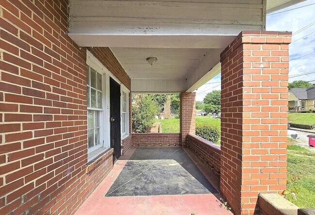 Foto del edificio - 2483 Beech Ave
