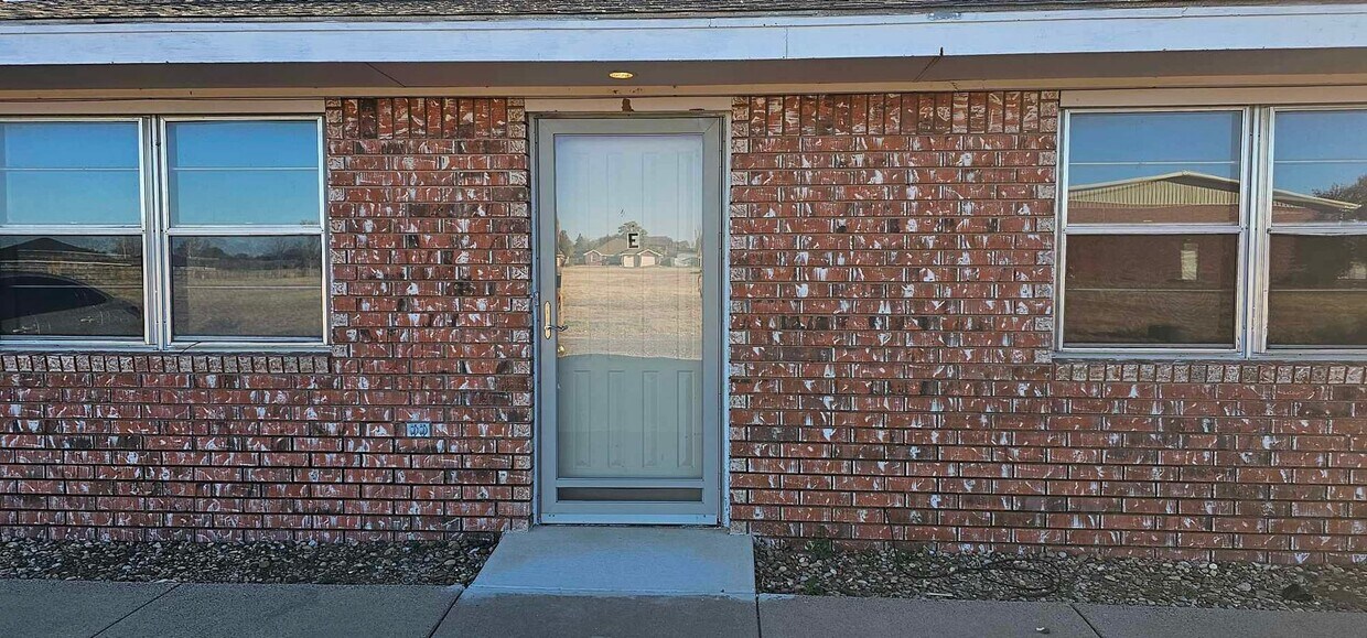 Primary Photo - Apartment available now!