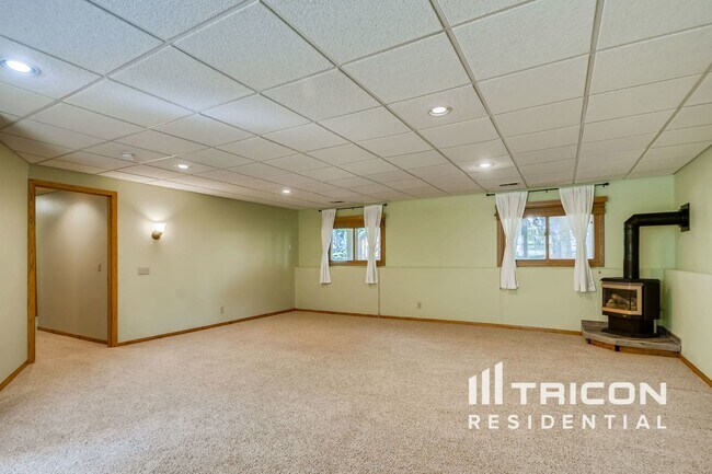 Foto del edificio - 2110 Helmo Ave N