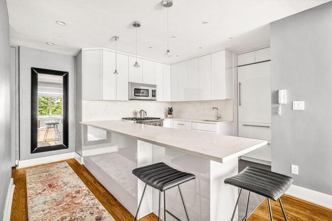 Building Photo - 309 E 87th St