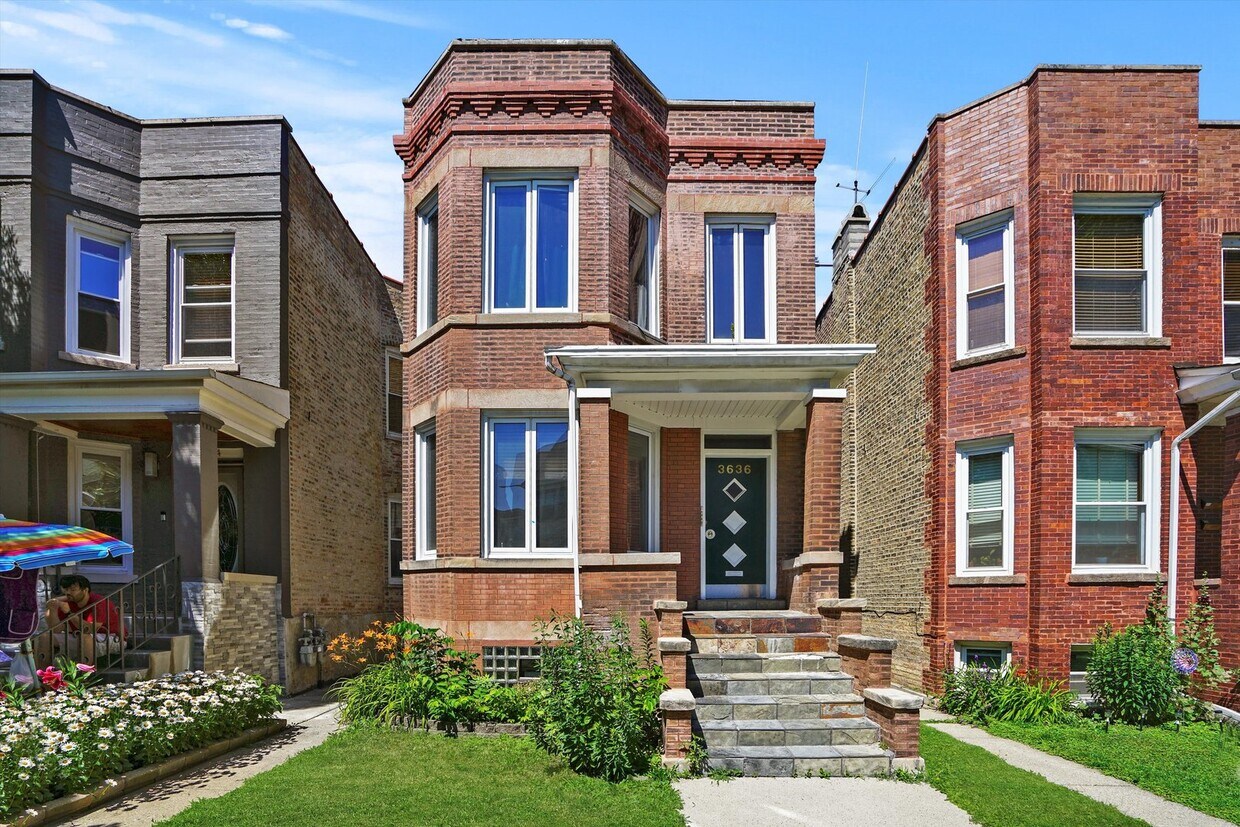 Primary Photo - 3636 N Albany Ave