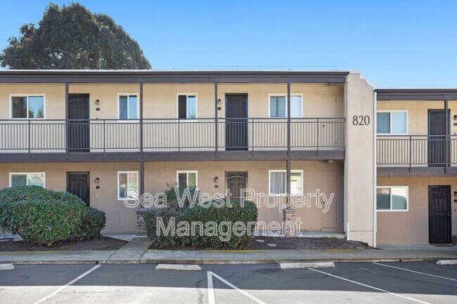 Building Photo - 820 Encinitas Blvd
