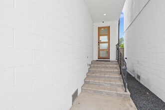 Building Photo - 2239 N MacGregor Way
