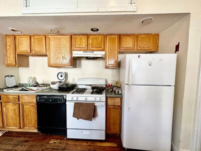 Building Photo - AVAILABLE 9/1/2026 -  Enormous, renovated Allston / BU West Campus 8 Bed/3.5 Bath Townhouse on Hi...