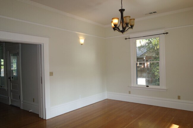 Foto del edificio - Charming 1910 Winters Home – 3 Bed, 2 Bath – Steps from Historic Downtown