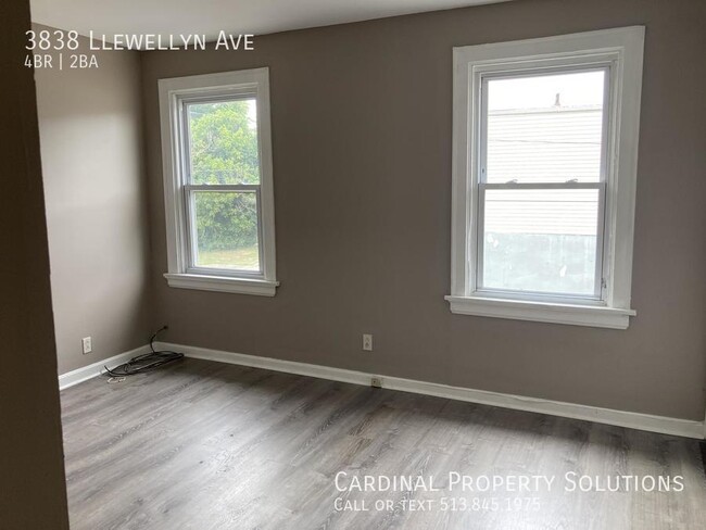 Foto del edificio - 3838 Llewellyn Ave