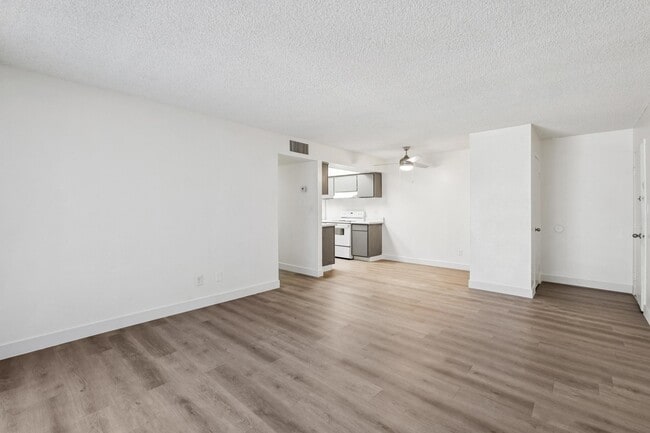 Building Photo - San Aurelio