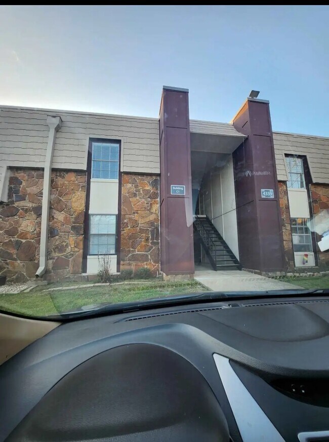 Foto del edificio - 4339 E 68th St