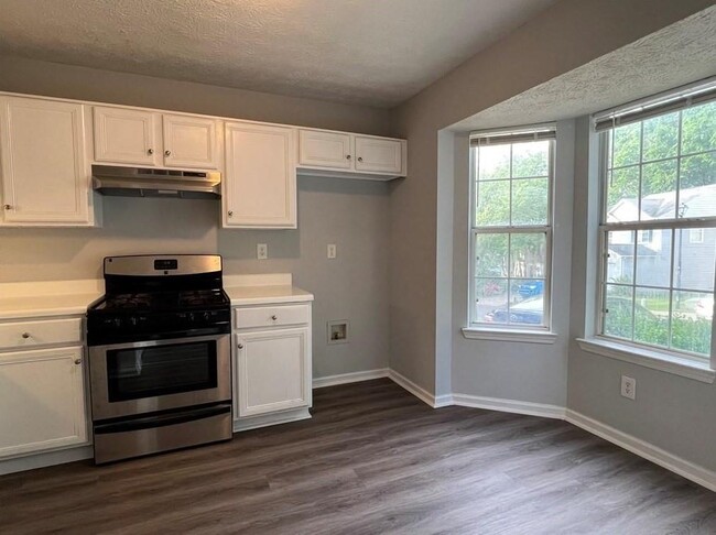 Building Photo - 3004 Regal Park Ct