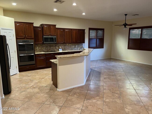 Foto del edificio - 17651 W Ironwood St