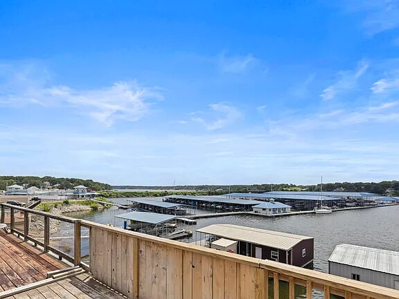 Foto del edificio - 241 Anchor Rd