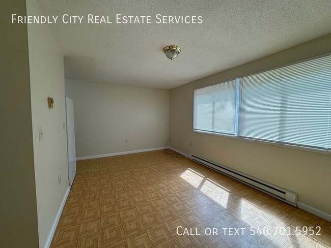 Building Photo - Location, Location, Location! Downstairs o...