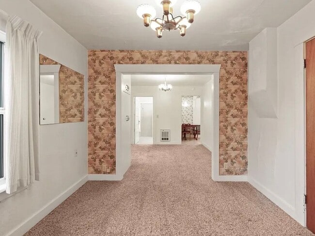 Foto del edificio - 313 W 5th St