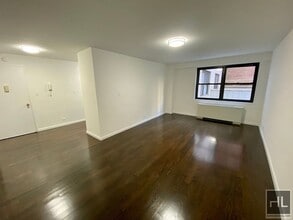 Building Photo - E 16 ST