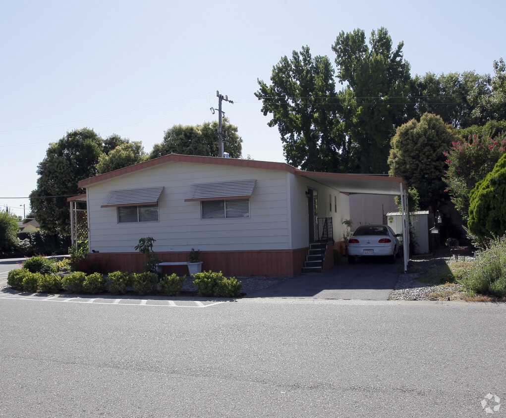 Park West Mobile Home Park Apartments in West Sacramento, CA