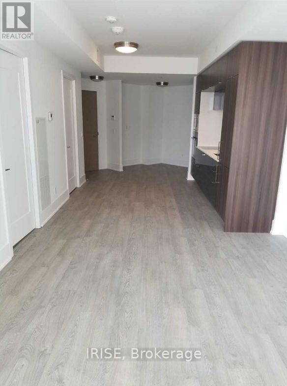 Photo du bâtiment - 1 Edgewater Dr