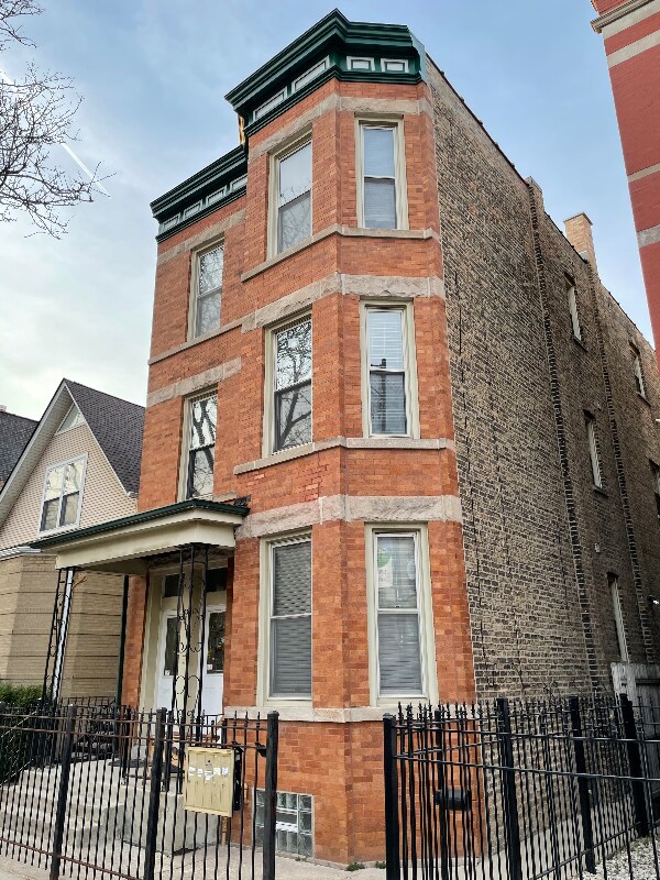 2302 W Roscoe St Unit 1F, Chicago, IL 60618 Room for Rent in Chicago