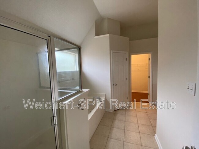 Foto del edificio - 325 Mossy Springs Dr