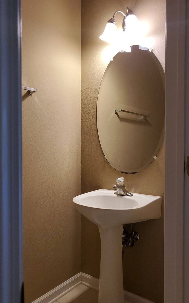 Building Photo - Lovely 2/2.5 in Bartram Park