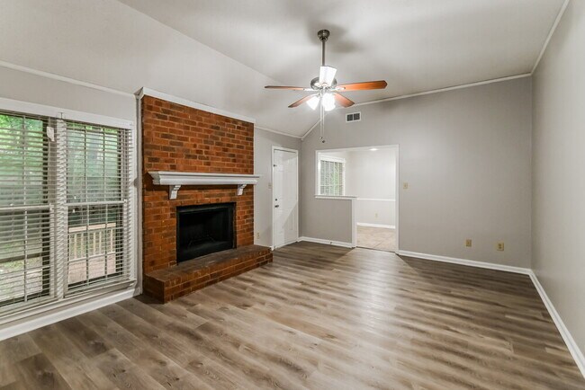 Foto del edificio - 4030 Birch Glen Dr