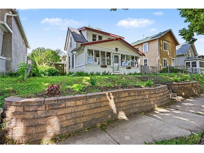 Building Photo - 1411 Knox Ave N