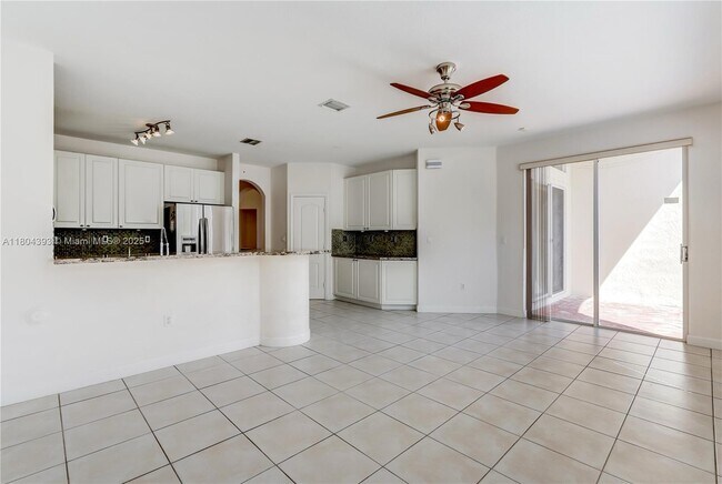 Foto del edificio - 5549 NW 113th Ct