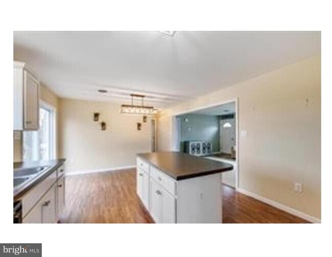 Foto del edificio - 8890 Fairlee Rd