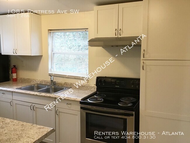 Foto del edificio - Spacious 3 Bedroom bungalow Intown Atlanta!