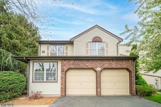 Building Photo - 2301 Vroom Dr