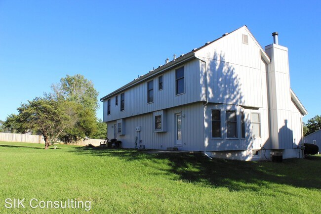 Building Photo - 3 br, 2.5 bath House - 6644 W 152nd St