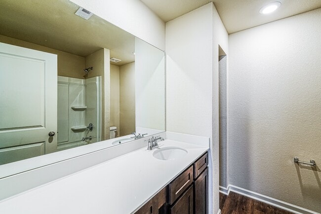 Building Photo - 6019 Rainbow Row