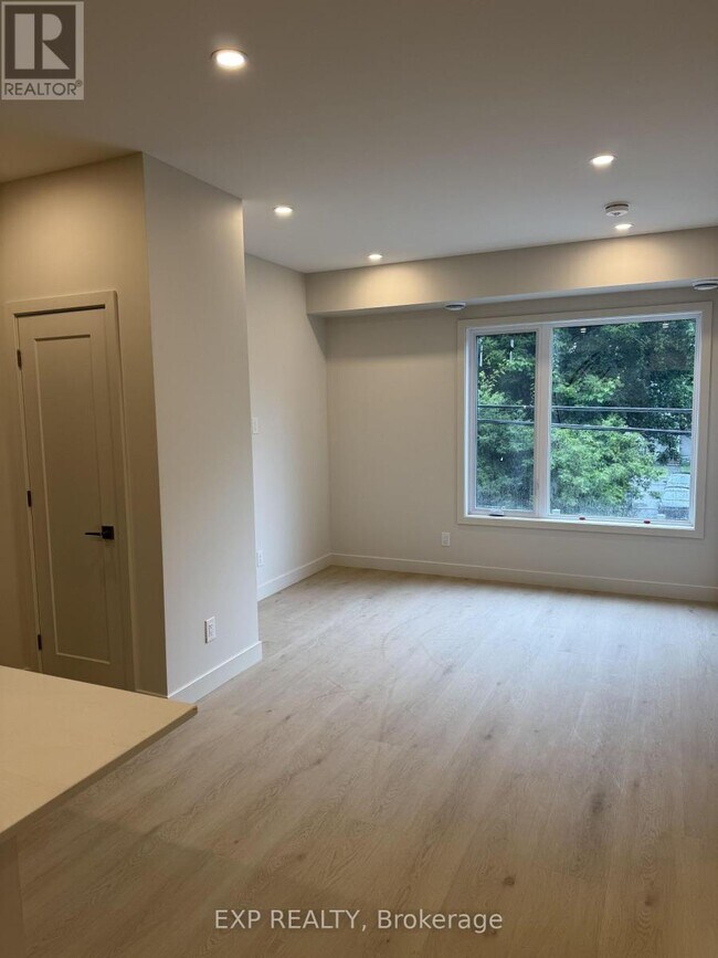 Photo du bâtiment - 1301 Dorchester Ave