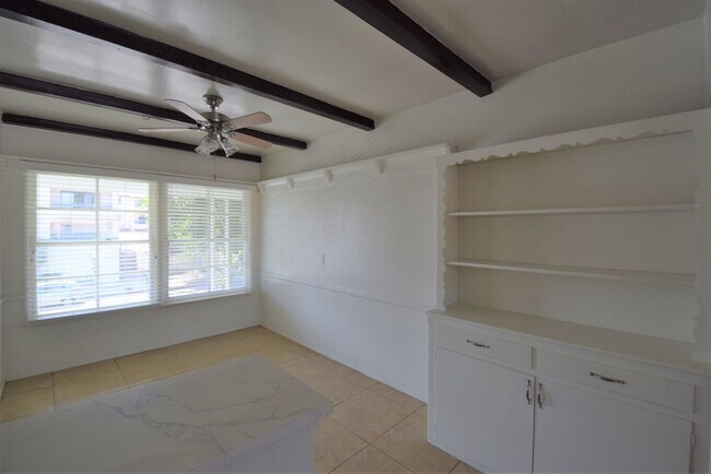 Foto del edificio - 5220 Radford Ave