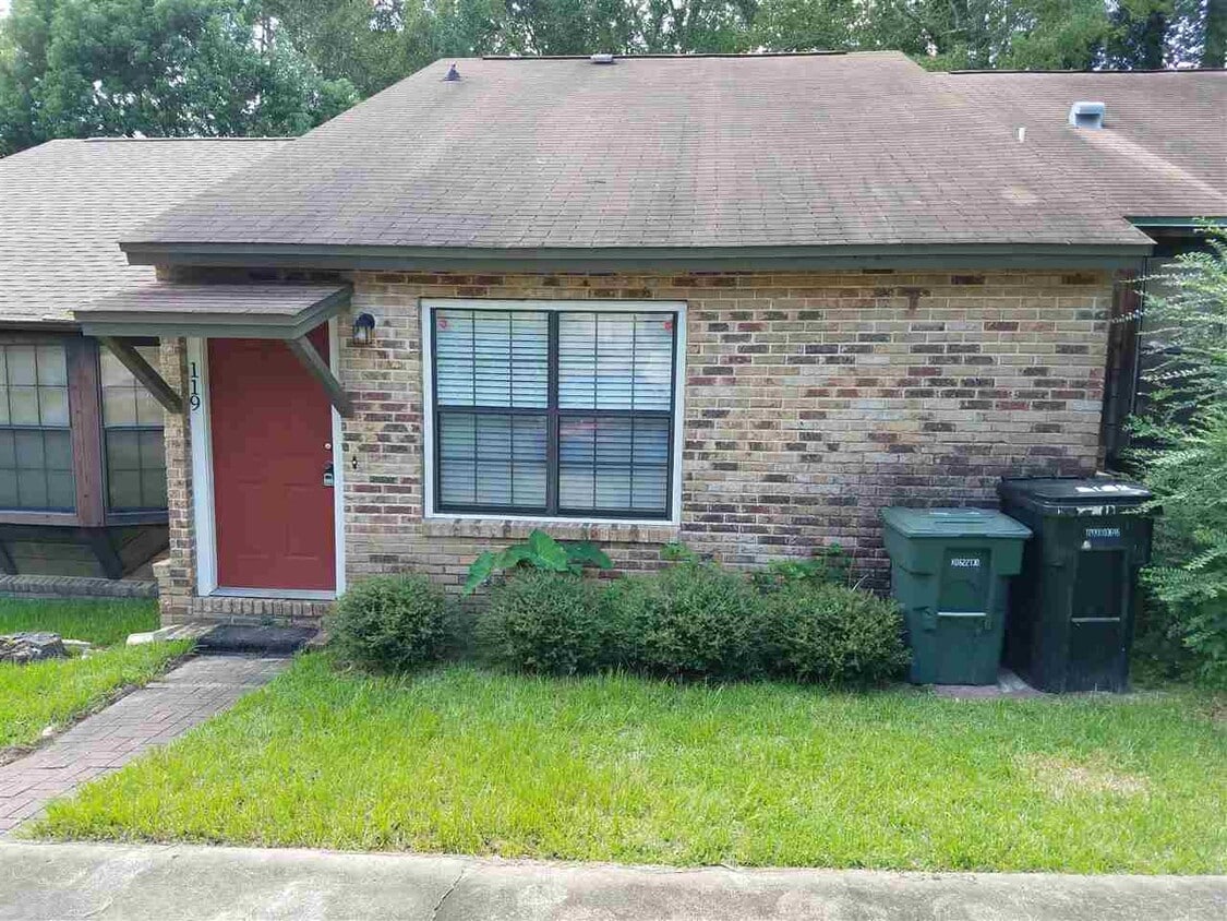Primary Photo - 119 Boardwalk Ln