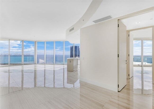 Building Photo - 18975 Collins Ave