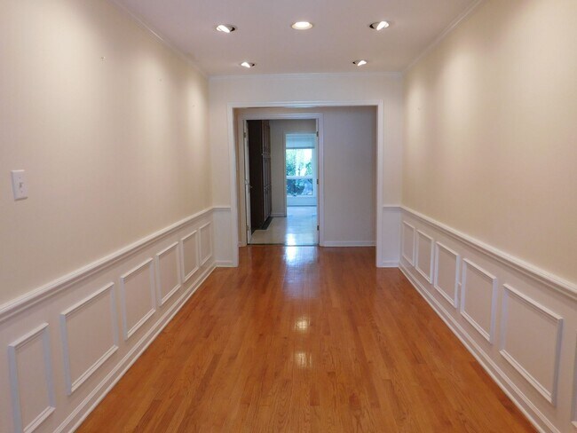 Foto del edificio - 914 Muirfield Pl