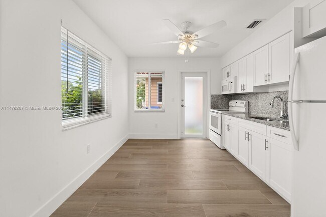 Building Photo - 37 NW 49th Ave