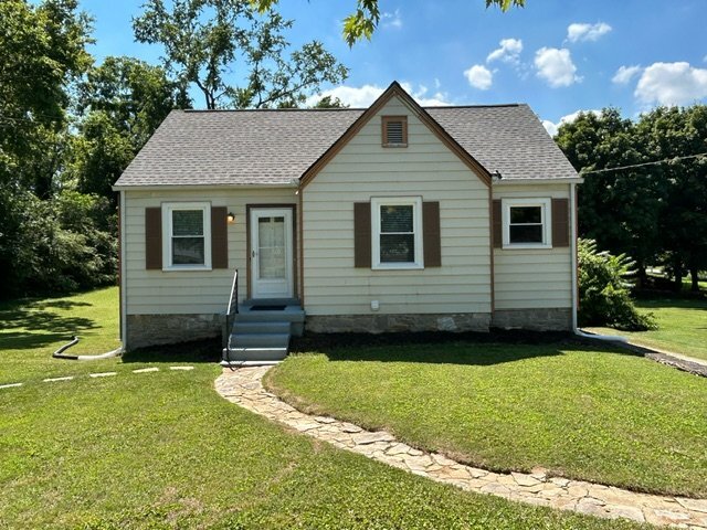 Building Photo - Charming 3-Bedroom South Nashville Rental with Hardwood Floors!