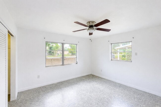 Building Photo - 1440 Mandel Rd