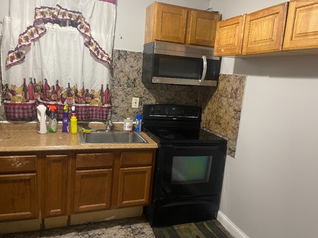 Building Photo - 2113 S 58th St