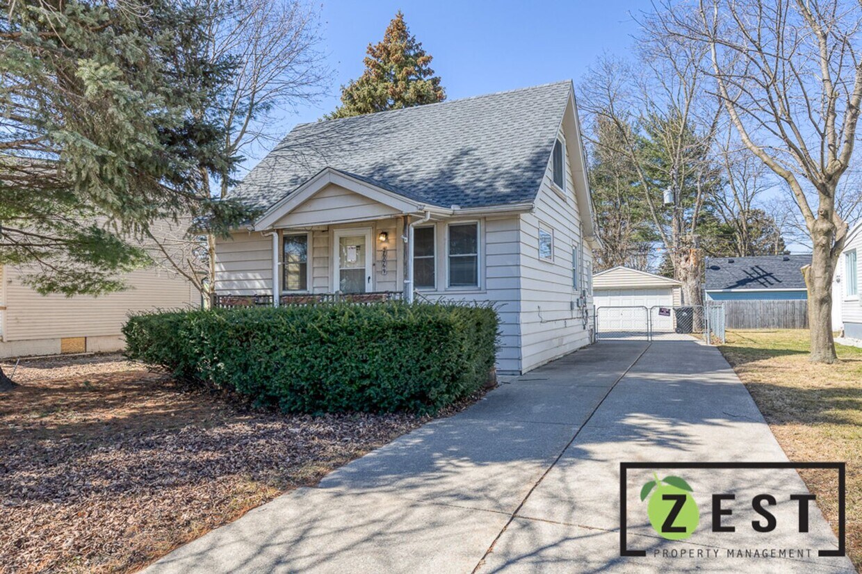 Primary Photo - 3-BEDROOM 1-BATHROOM, 2 CAR GARAGE, FENCED...