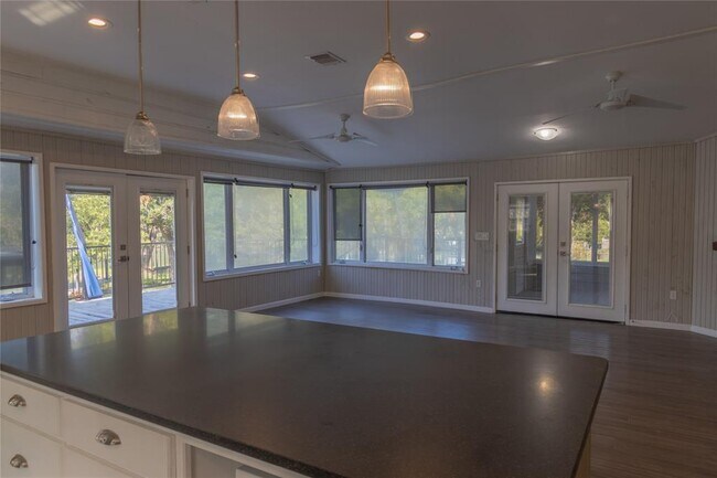 Foto del edificio - 120 Erskine Ferry Rd