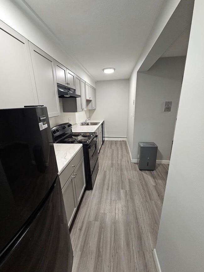 Interior Photo - 10 Thorn