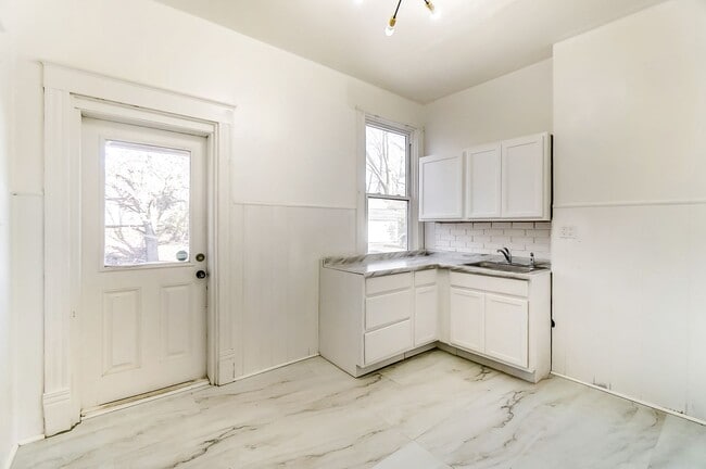 Building Photo - 2854 Shaffer Ave